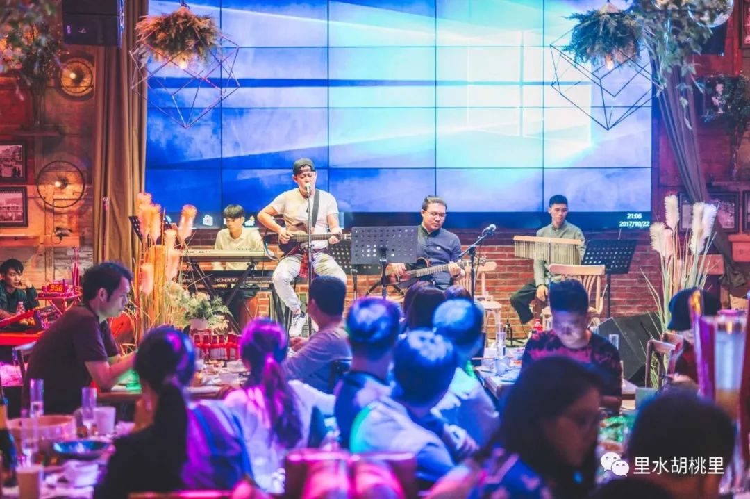 胡桃里里水嘉洲广场开业大吉,胡桃里里水店音乐酒馆优惠团购