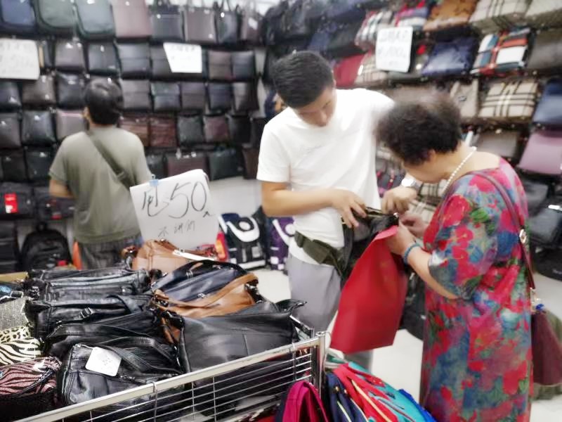 惠民消夏丝绸服装购物节暨名优特农副产品直销在石景山鲁谷10日开张