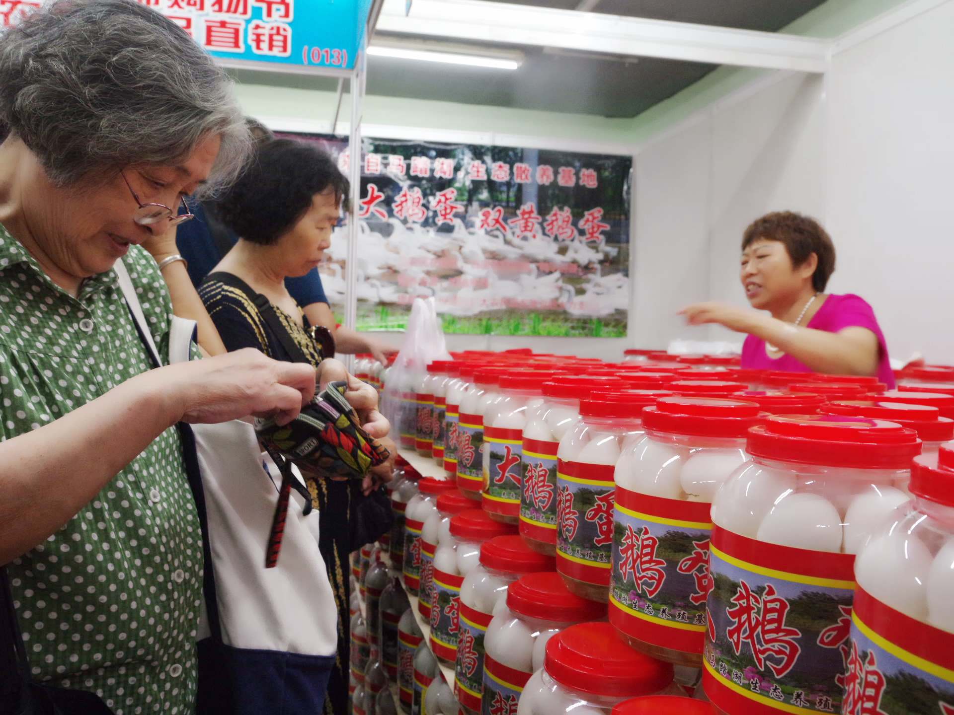 惠民消夏丝绸服装购物节暨名优特农副产品直销在石景山鲁谷10日开张