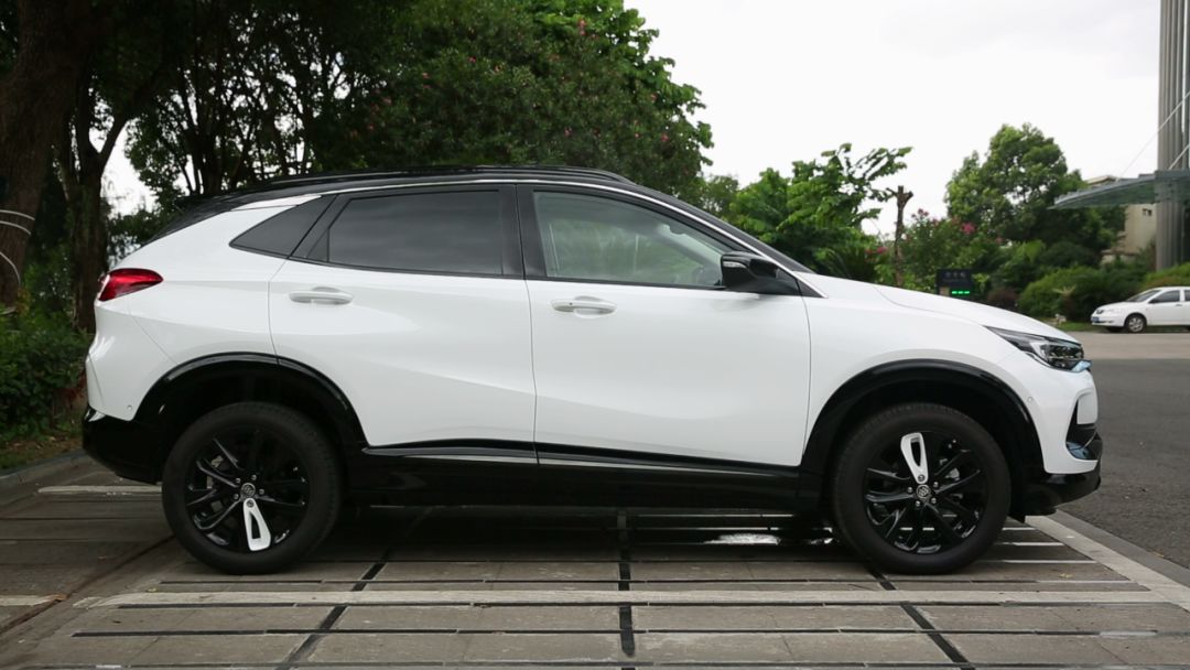 新款别克昂科拉外观展示,全新一代别克昂科拉精英型