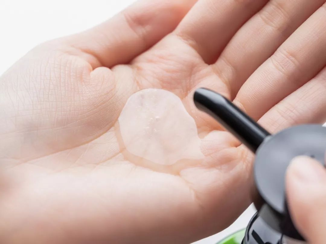 一上市就疯狂拿奖的日本洗发水，头油、掉头发、扁塌有救了！｜吃货爱生活