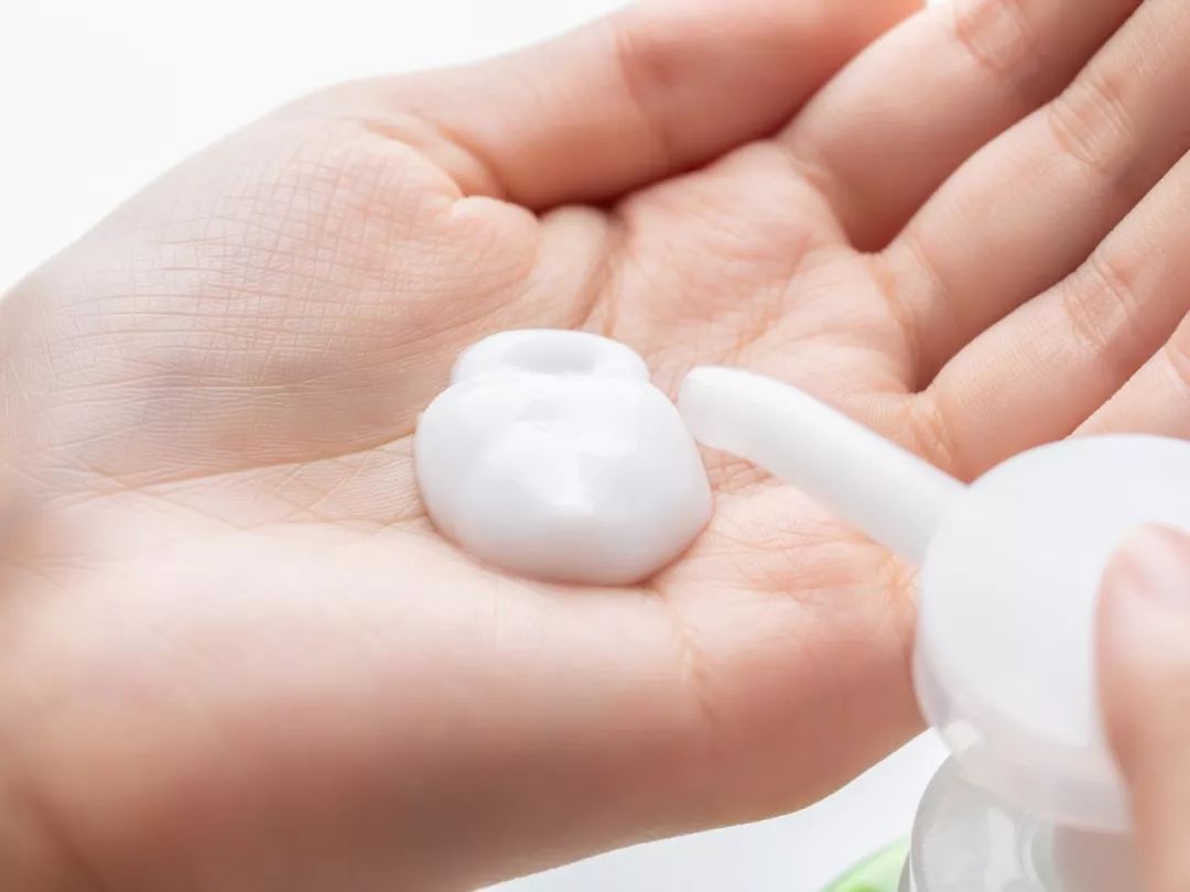 一上市就疯狂拿奖的日本洗发水，头油、掉头发、扁塌有救了！｜吃货爱生活