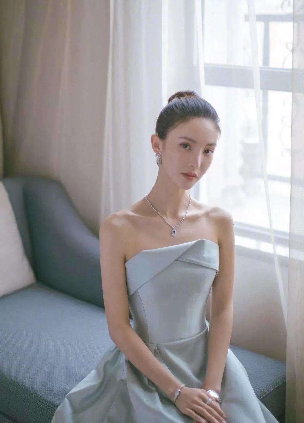 原来陶瓷肌的金晨也有长痘困扰?夏季抗痘怎么能少了这11样