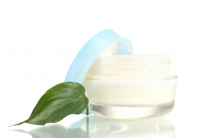 妆前乳跟隔离霜的区别,妆前乳和隔离霜的区别哪个先用