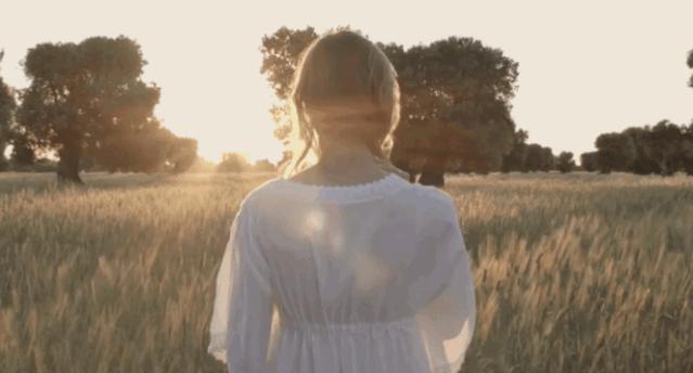 容颜定格14岁的她，活成了世上最美女人！法国人用了半世纪的“花水”，好用到疯抢