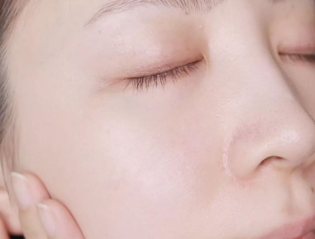 容颜定格14岁的她，活成了世上最美女人！法国人用了半世纪的“花水”，好用到疯抢