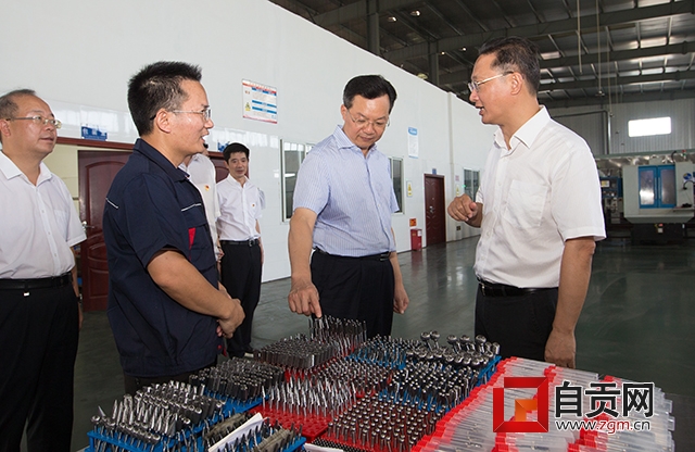 李刚调研督导沿滩区重大项目推进情况