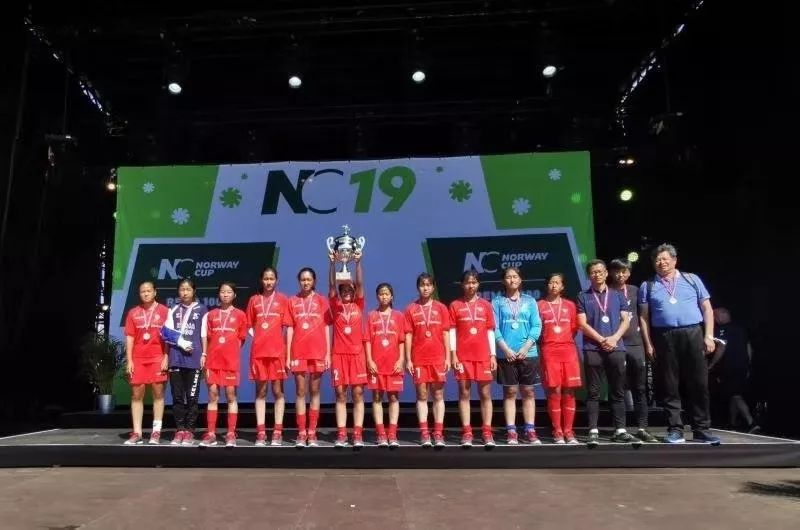 在挪威！金山这群小姑娘获得了这项国际赛事的亚军！