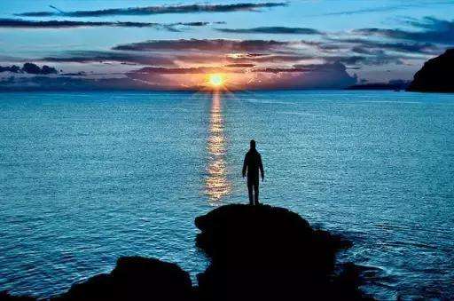 人品不好的人再努力也没有用,看一个男人的人品只要看四件事