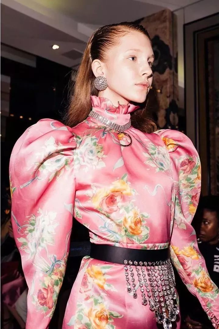 没有耳洞的明星是怎么戴耳环的,明星同款耳夹无耳洞