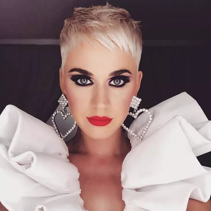 没有耳洞的明星是怎么戴耳环的,明星同款耳夹无耳洞