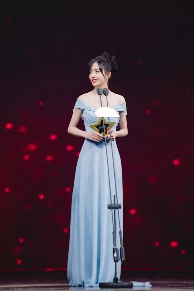 36岁佟丽娅低调过生日，这变化太惊人，她到底经历了什么？