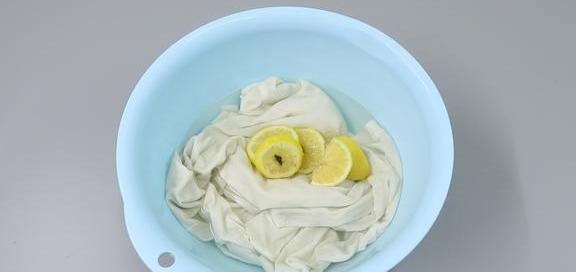 宝宝衣服发黄怎么清洗小妙招,衣服放的时间长了发黄怎样清洗