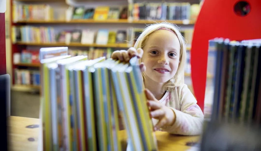 我是男孩,我喜欢紫色书包!一位挪威妈妈的刷屏日记