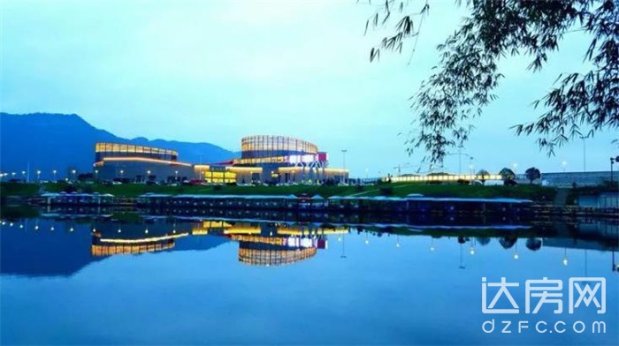 灞辨按鐩镐緷鐨勭函浣庡瘑浣忓尯,灞辨按鐩镐緷鍥灄鏅