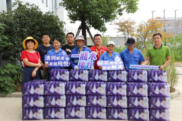 纯悦矿泉水一瓶1.5升,纯悦矿泉水送水杯