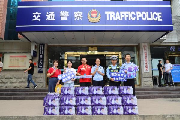 纯悦矿泉水一瓶1.5升,纯悦矿泉水送水杯