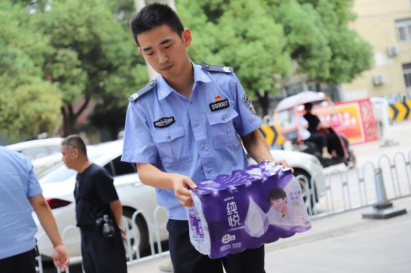 纯悦矿泉水一瓶1.5升,纯悦矿泉水送水杯