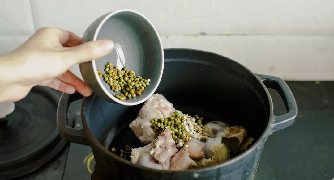 空调房喝什么汤好,夏天在空调房喝什么汤