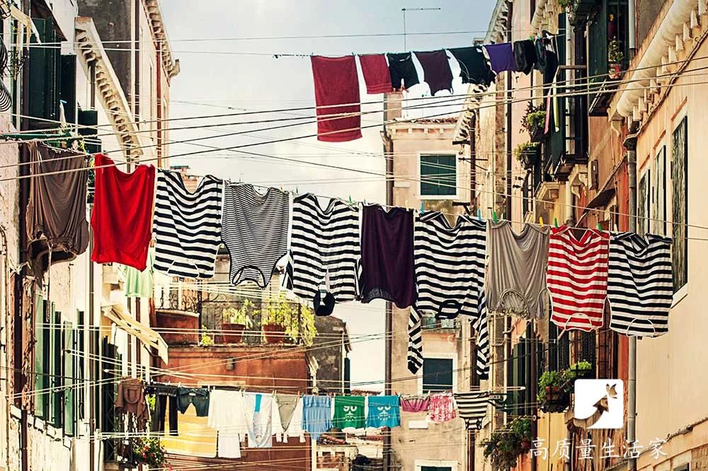 衣服怎么晒才不容易掉,衣服要反着晒吗