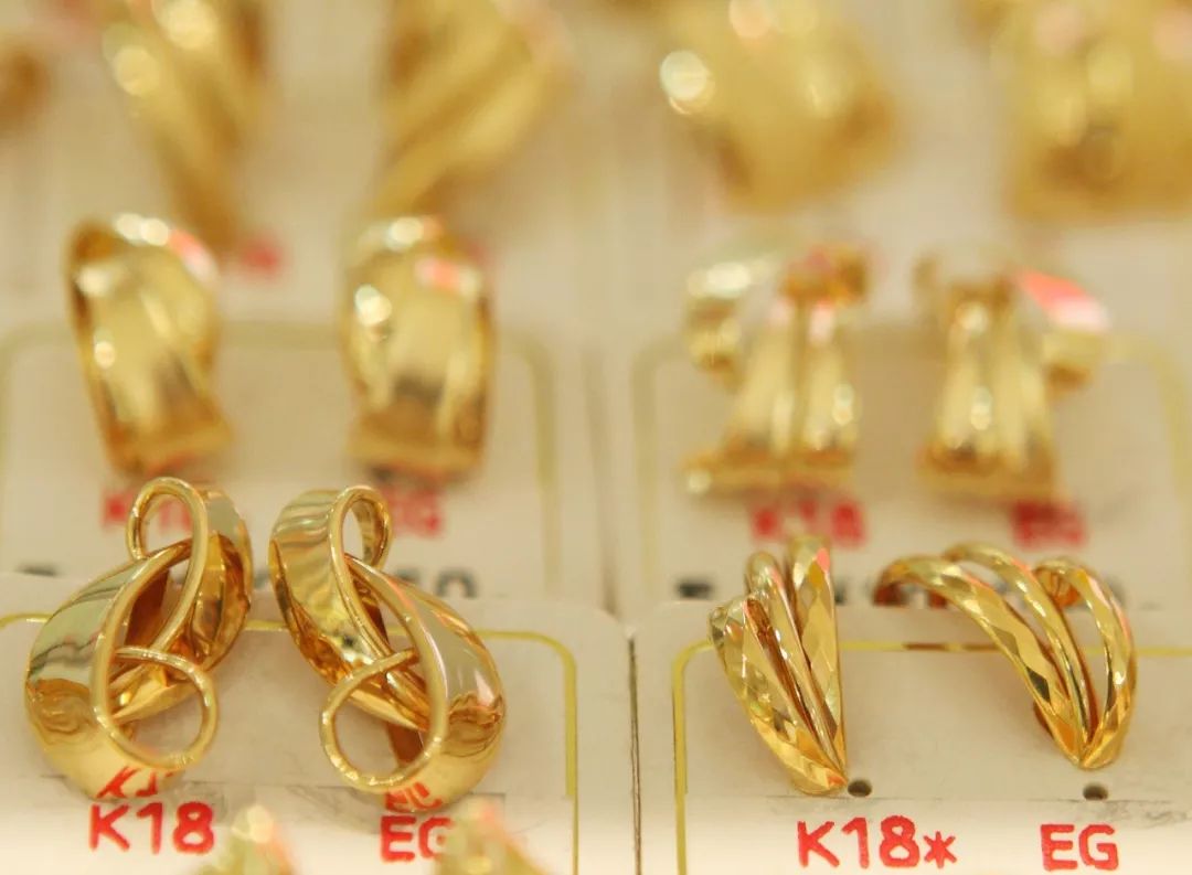 今日金价婚戒,现在金价高结婚首饰该卖吗