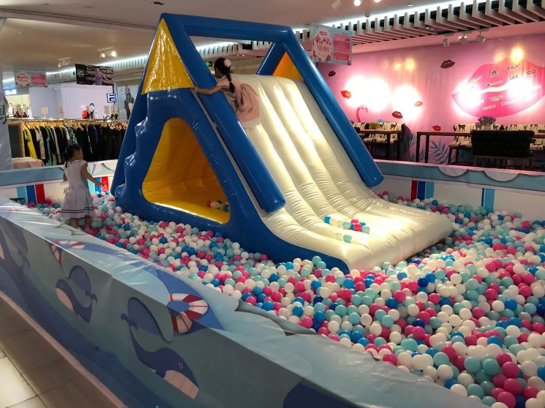 广西一两岁男童在游乐场摔致骨折！家长索赔，游乐场回复…