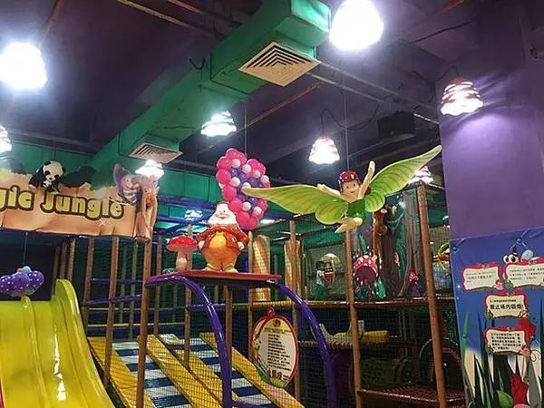 广西一两岁男童在游乐场摔致骨折！家长索赔，游乐场回复…