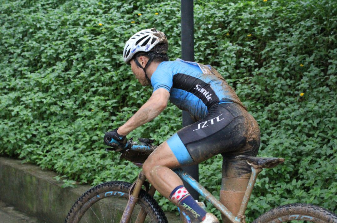 跑步袜和骑行袜有什么区别,千里之行始于足下袜子