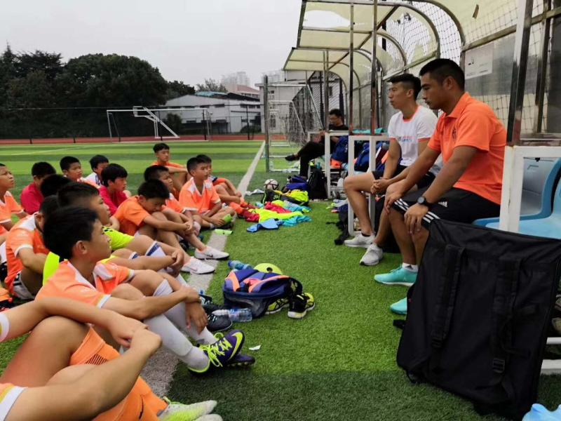 返沪担任青训教练，港脚吴伟超：中国足球总有人要做愚公