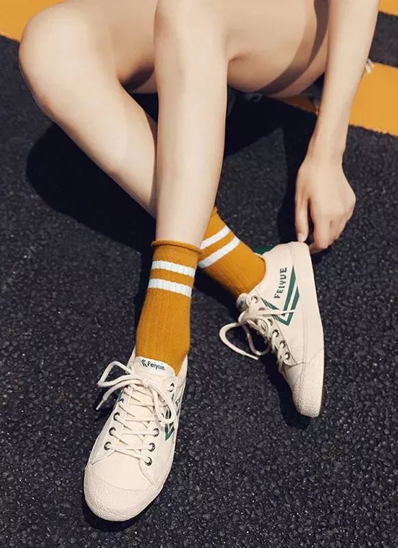 中国60年前造了双小白鞋,法国人一夜“偷走”赚翻了!今天它潮回来了