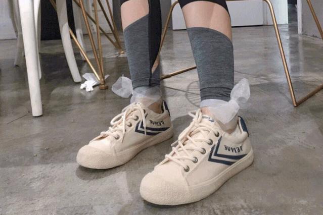 中国60年前造了双小白鞋,法国人一夜“偷走”赚翻了!今天它潮回来了