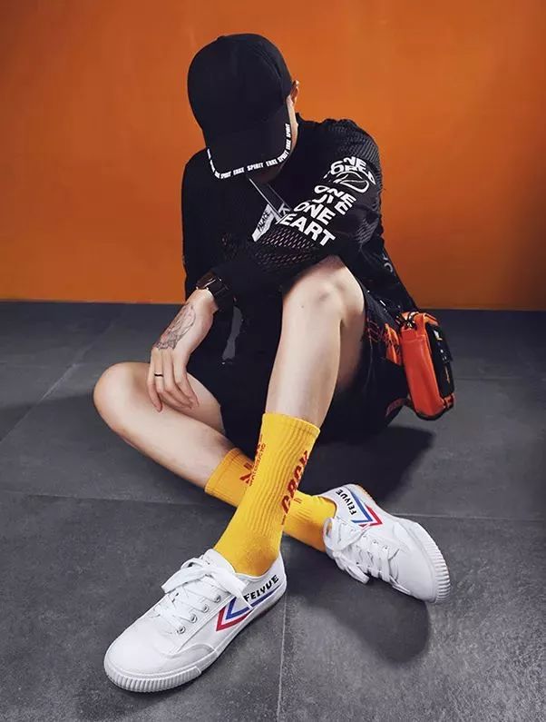 中国60年前造了双小白鞋,法国人一夜“偷走”赚翻了!今天它潮回来了