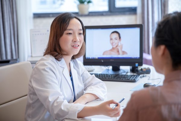 医美乱象丛生行业亟需规范,乱象频生医美行业监管难题如何破