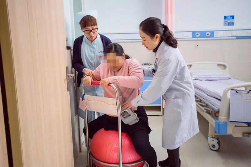 谭鑫:以爱为翼,以心暖心,让女性绽放生命之花