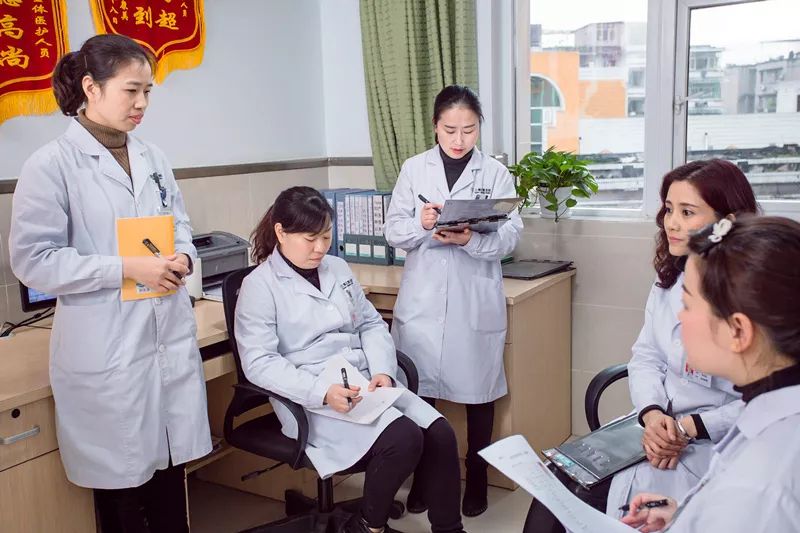 谭鑫:以爱为翼,以心暖心,让女性绽放生命之花