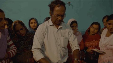 来月经真的会长不高吗,来月经应不应该痛