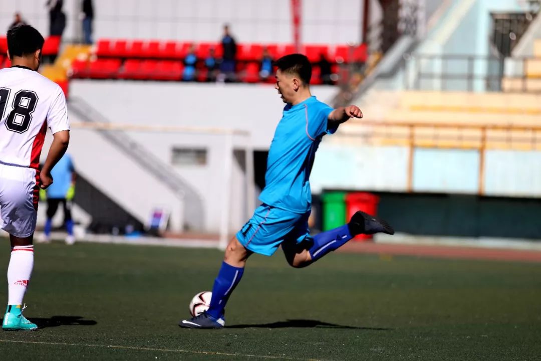 喜讯足球比赛冠军,喜报战报