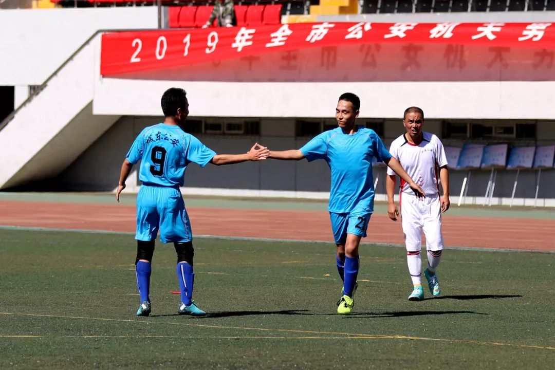 喜讯足球比赛冠军,喜报战报