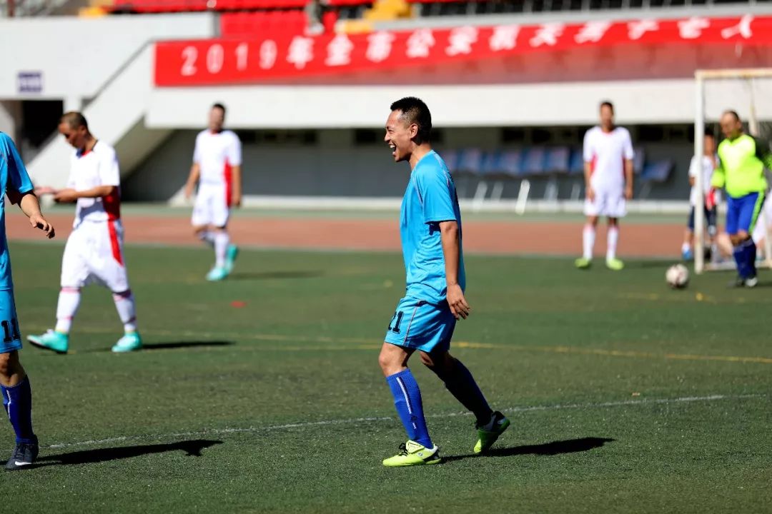 喜讯足球比赛冠军,喜报战报