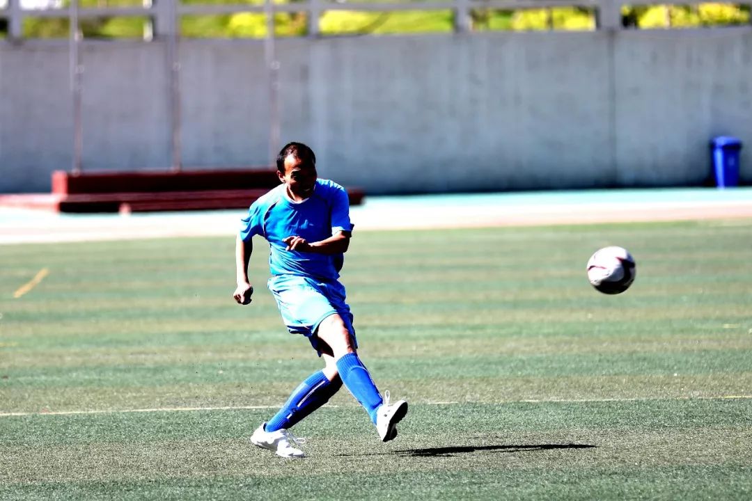 喜讯足球比赛冠军,喜报战报