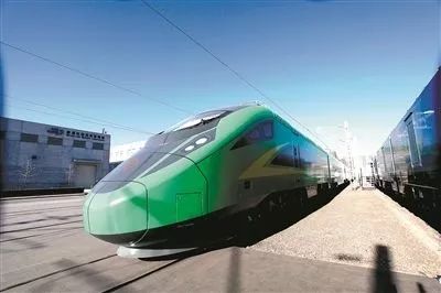 喜讯连连！昆深高铁来啦！中秋假火车票开抢、大理至丽江“绿巨人”今日首开