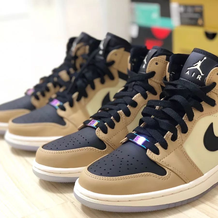 aj1retrosatinroyal丝绸,aj1黑黄脚趾男女同款和女款区别