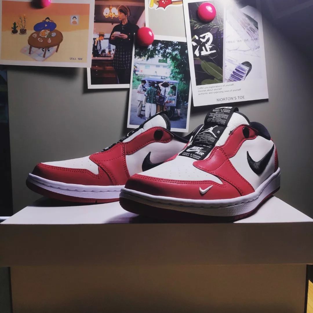 aj1retrosatinroyal丝绸,aj1黑黄脚趾男女同款和女款区别