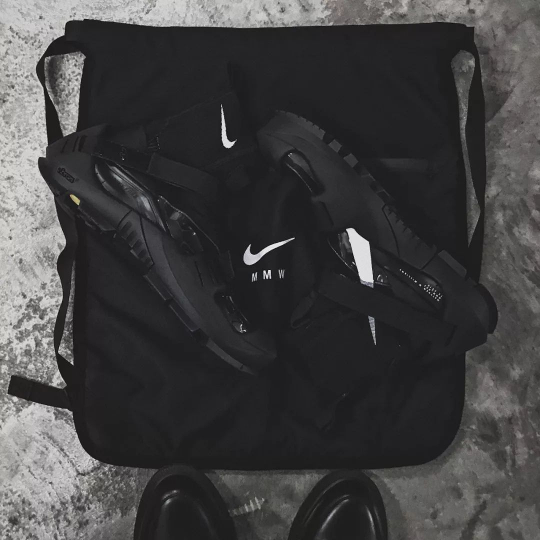 aj1retrosatinroyal丝绸,aj1黑黄脚趾男女同款和女款区别