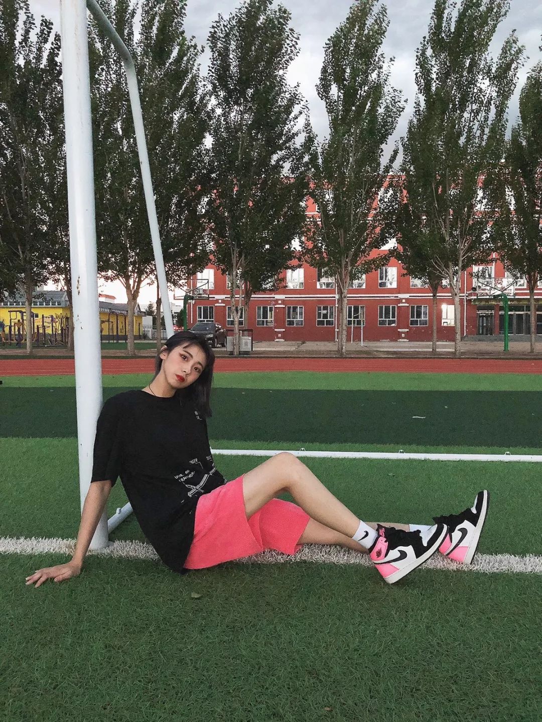 aj1retrosatinroyal丝绸,aj1黑黄脚趾男女同款和女款区别