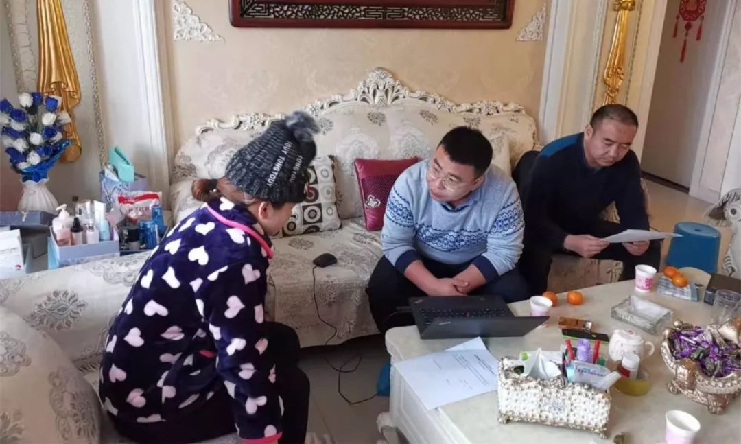 1999年生的他，编写聊天“话术”剧本专挑“宝妈”微商下手！