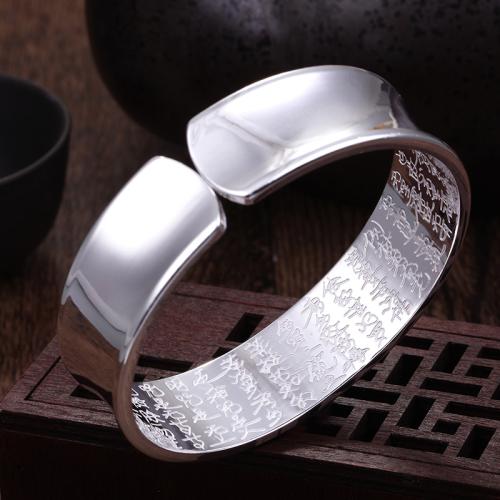 女人长期戴银手镯对身体有好处吗,女人长期戴银手镯会发生什么后果