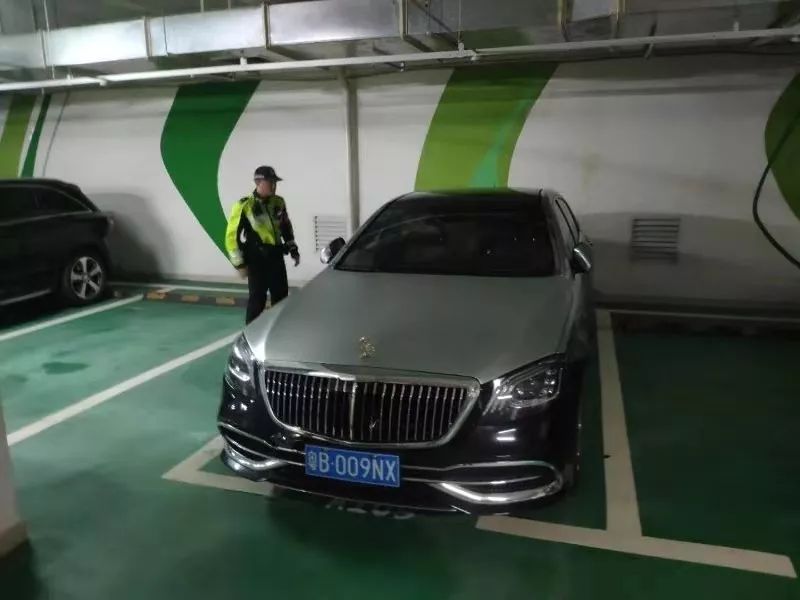 开自己的车,套自己的牌?警察蜀黍:罚款!拘留!