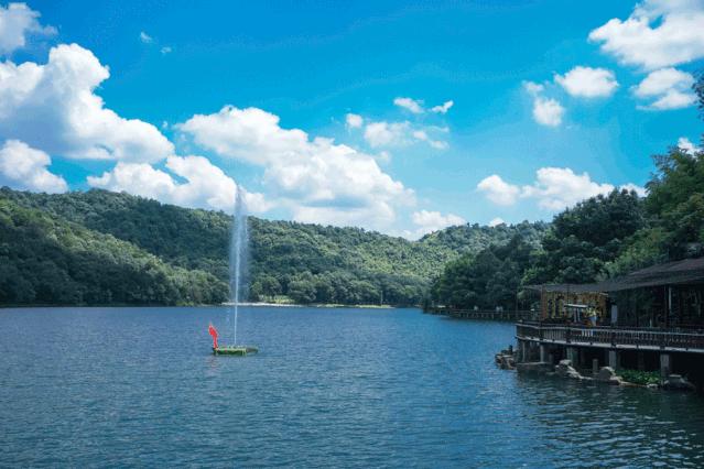 神奇！喊一声，水柱拔地而起！石燕湖喊泉来啦，解压减脂还能召唤彩虹