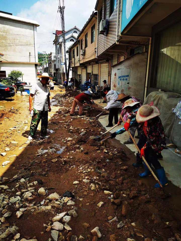 抗洪抢险累到“吐血”?“喉咙毛细血管出血,小事!”